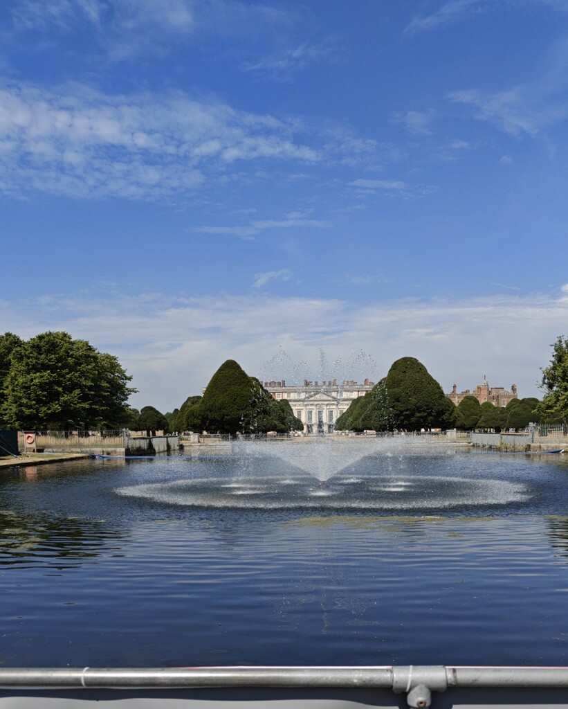 Hampton Court Palace by nickrh14