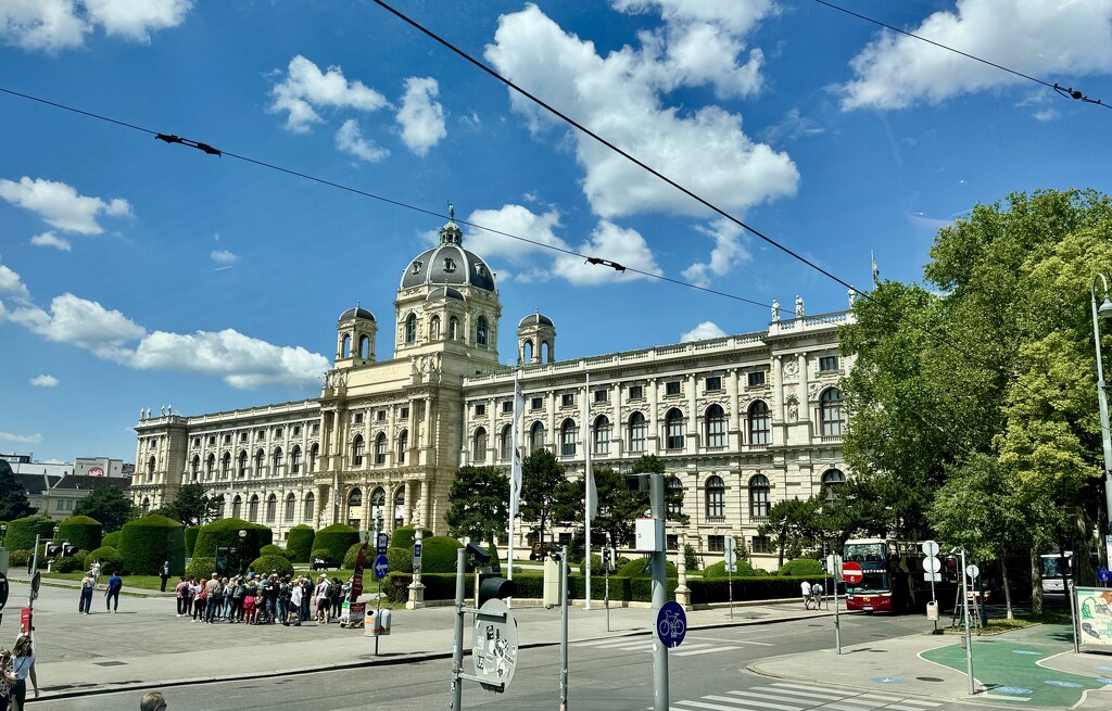 Maria-Theresien platz.  by cocobella