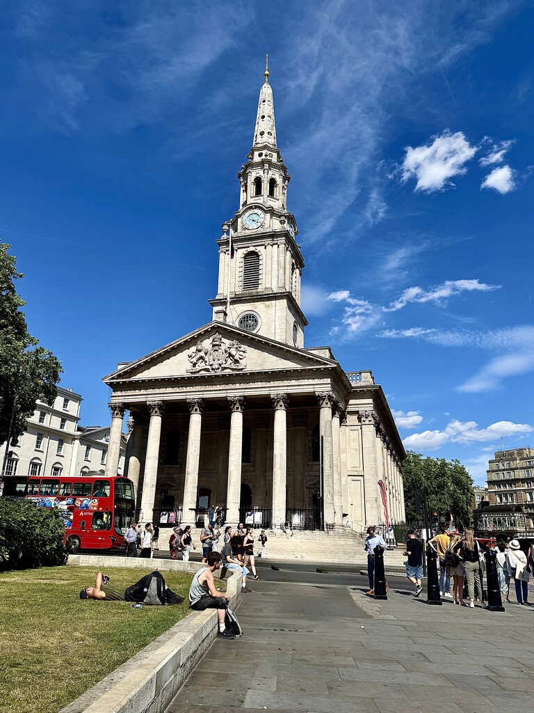 St Martin in the Fields  by carole_sandford