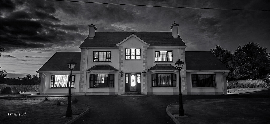 Carndonagh  by frankiebhoy