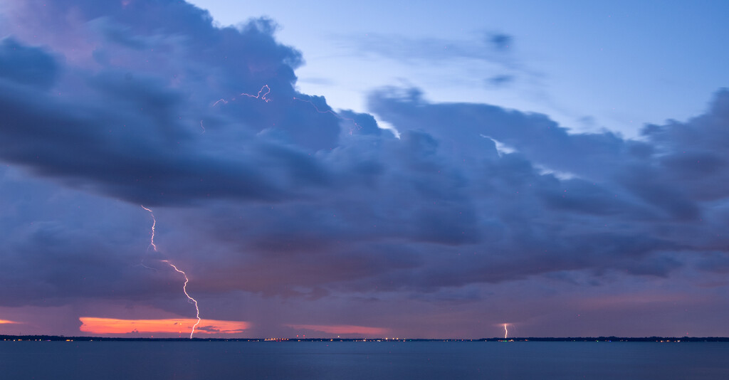 More Thunderstorms Tonight! by rickster549