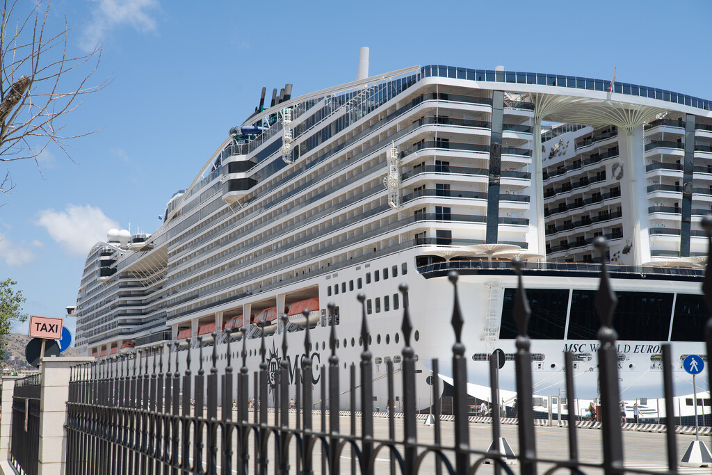 Cruise Ship by projectbc
