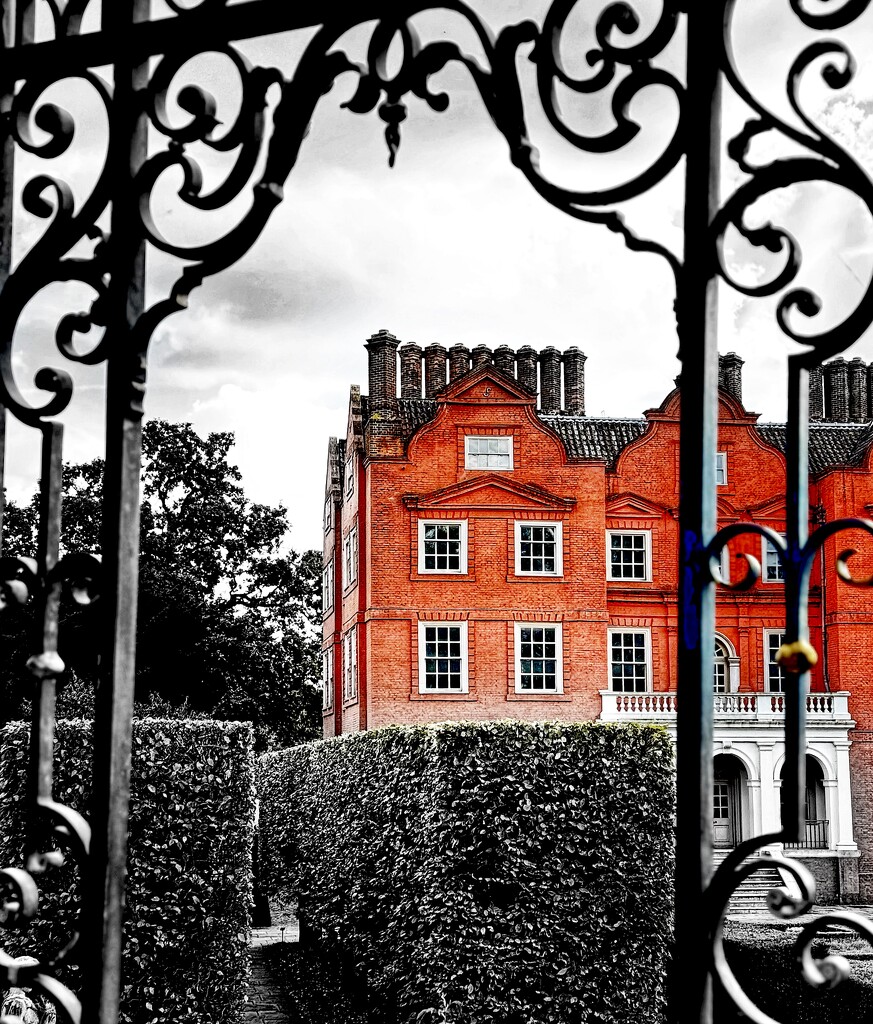 Kew Palace  by rensala