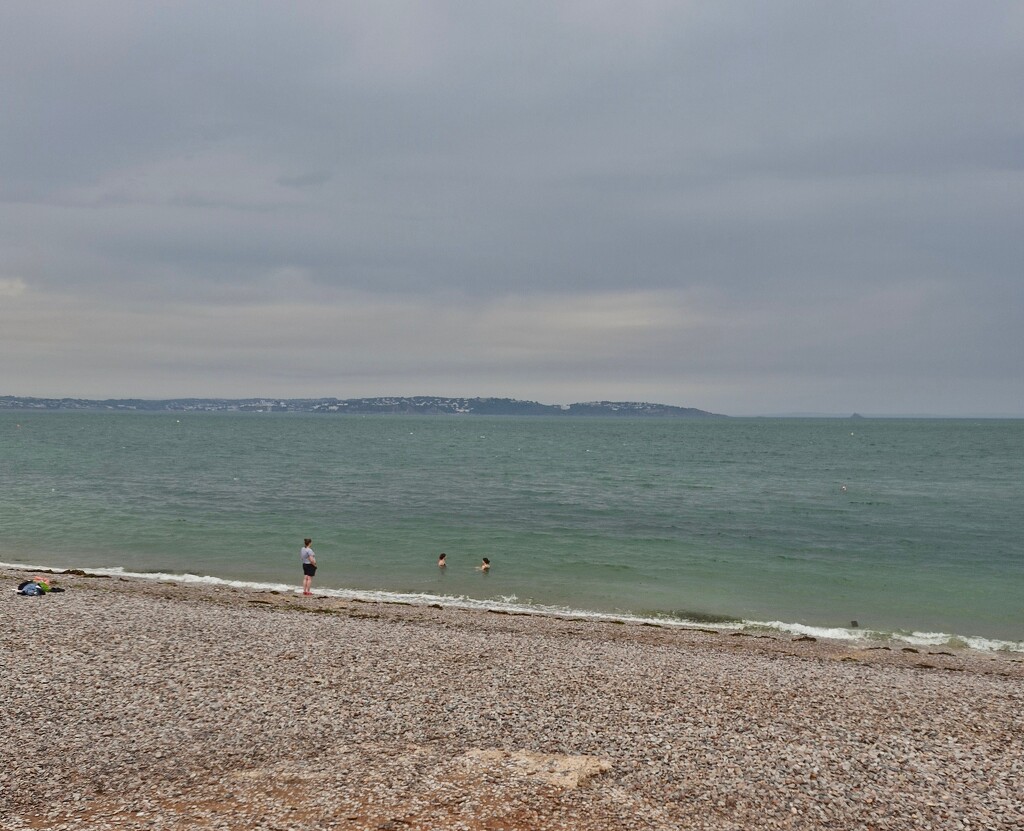 Horizon - Pebbly beach by dragey74