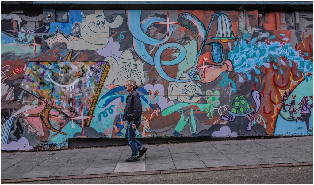 Urban Graffiti In Hockley  by phil_howcroft