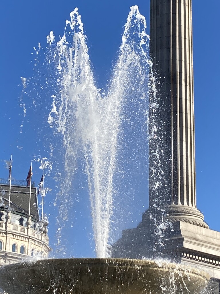 Heart of the fountain  by illinilass
