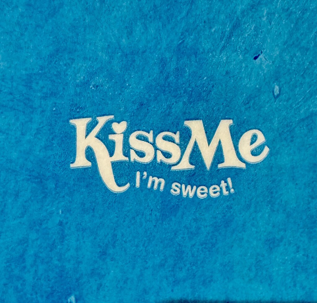 Kiss me with a heart.  by cocobella