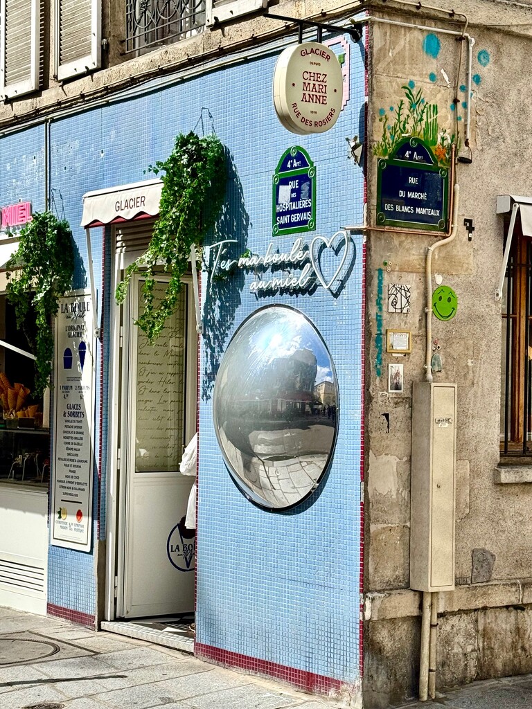 Blue heart rue des Hospitalières.  by cocobella