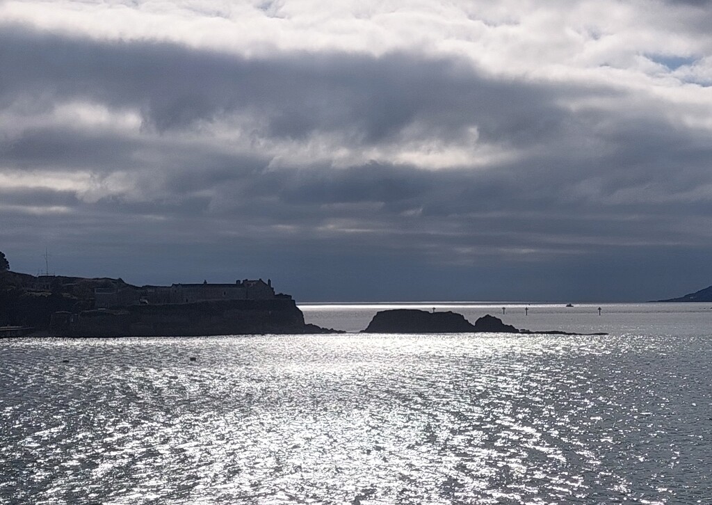 Silvery sea  by busylady