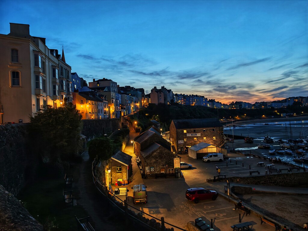 Tenby at night by doagy007
