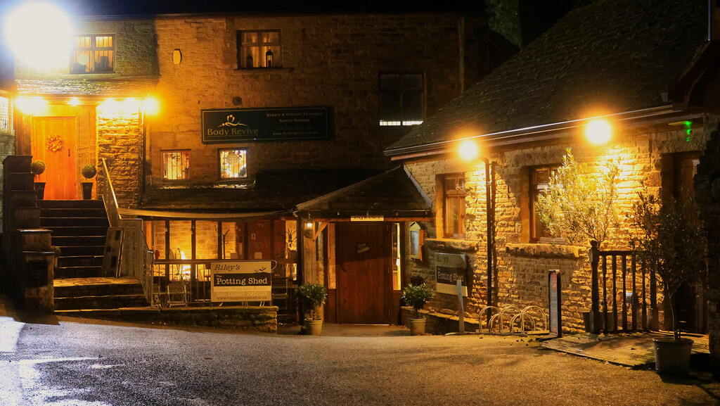 Riley's @ The Potting Shed by neil_ge