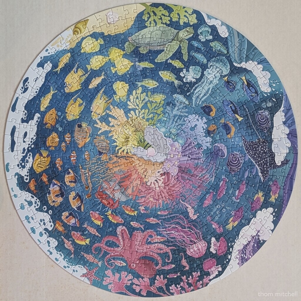 A circular jigsaw puzzle by rhoing