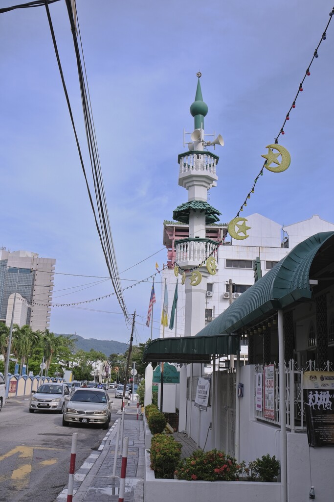 Minaret of Masjid Jamek Jalan Hatin  by ianjb21