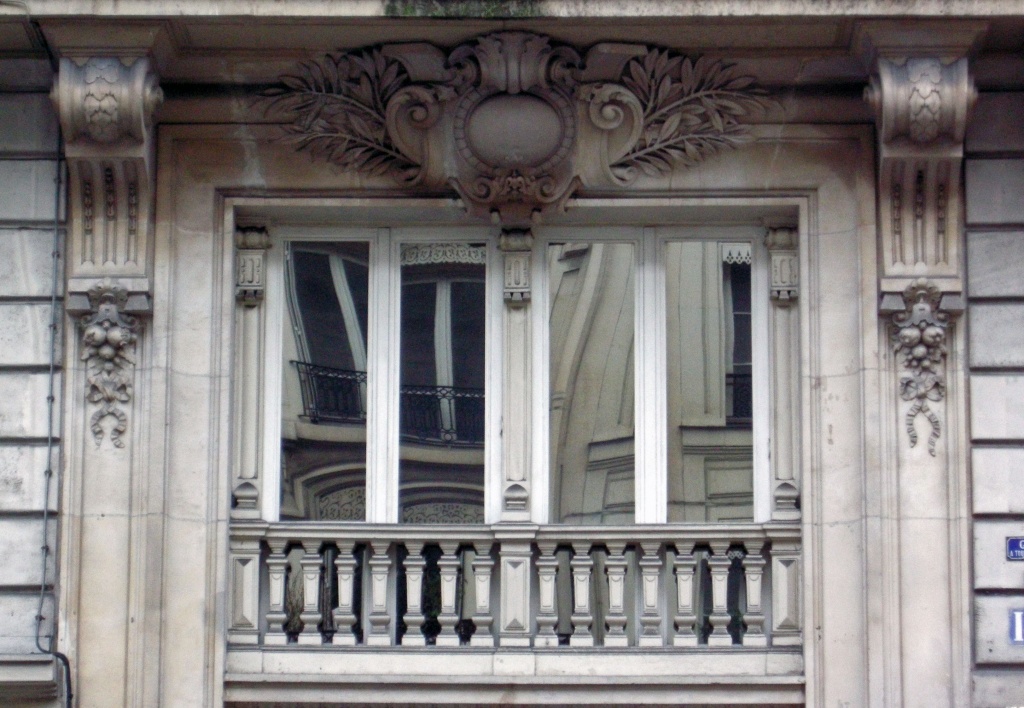 The window in front of the bus stop by parisouailleurs