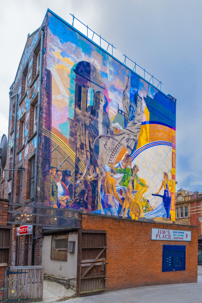 Between Corn Exchange and Kirkgate Market, Leeds by lumpiniman