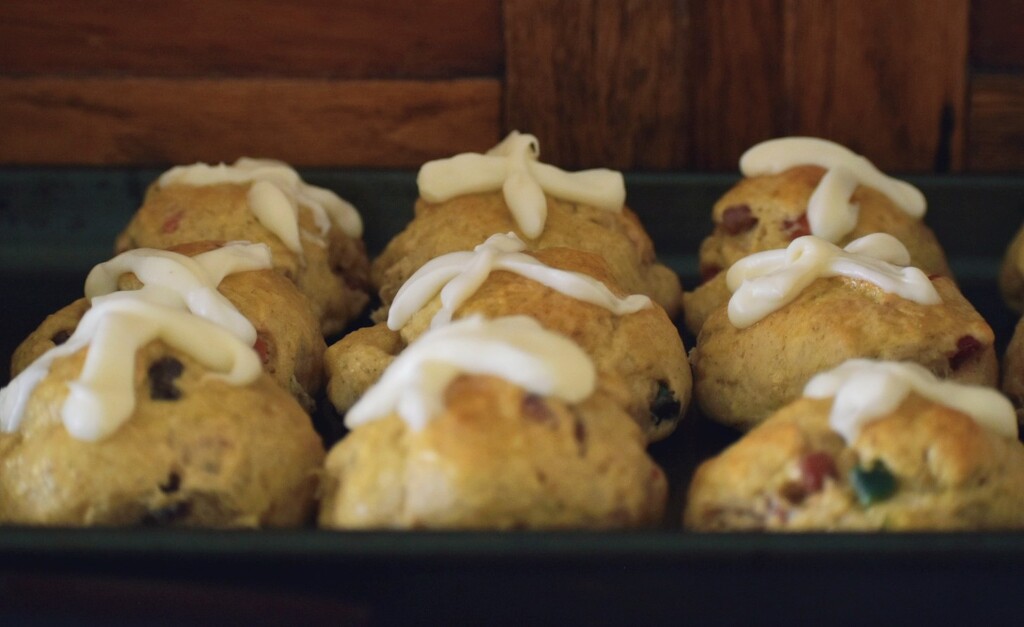 Hot Cross Buns by bjywamer