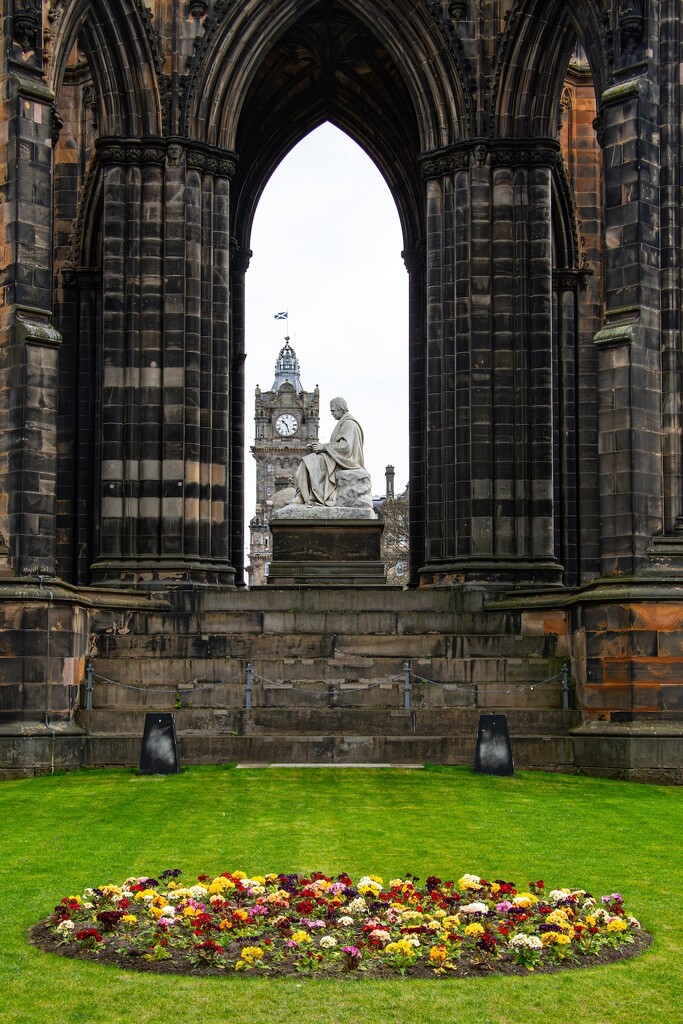 Sir Walter Scott keeping an eye on the time….. by billdavidson