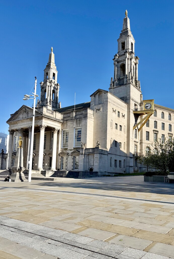 Leeds Civic Hall by lumpiniman