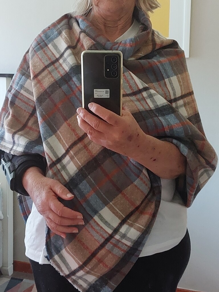 Attempting to make a poncho  by seacreature