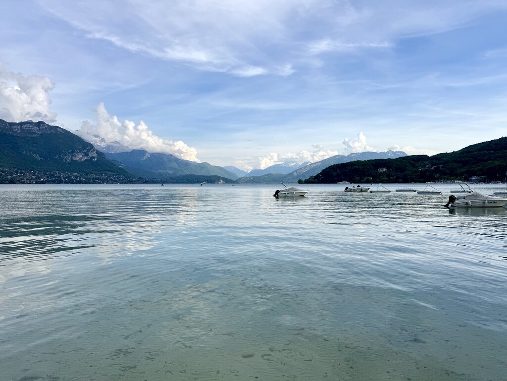 Annecy lake.  by cocobella