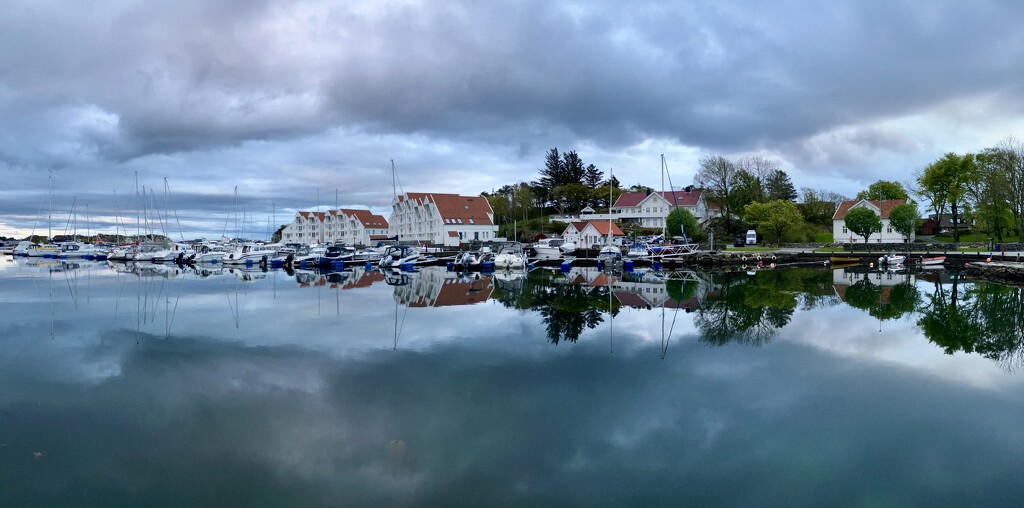 Calm waters, turbulent sky by khandro