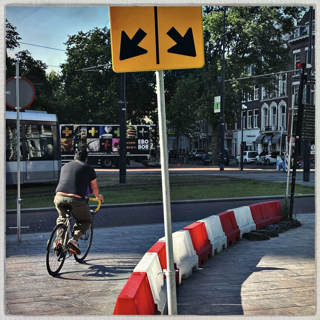 Left | right by mastermek